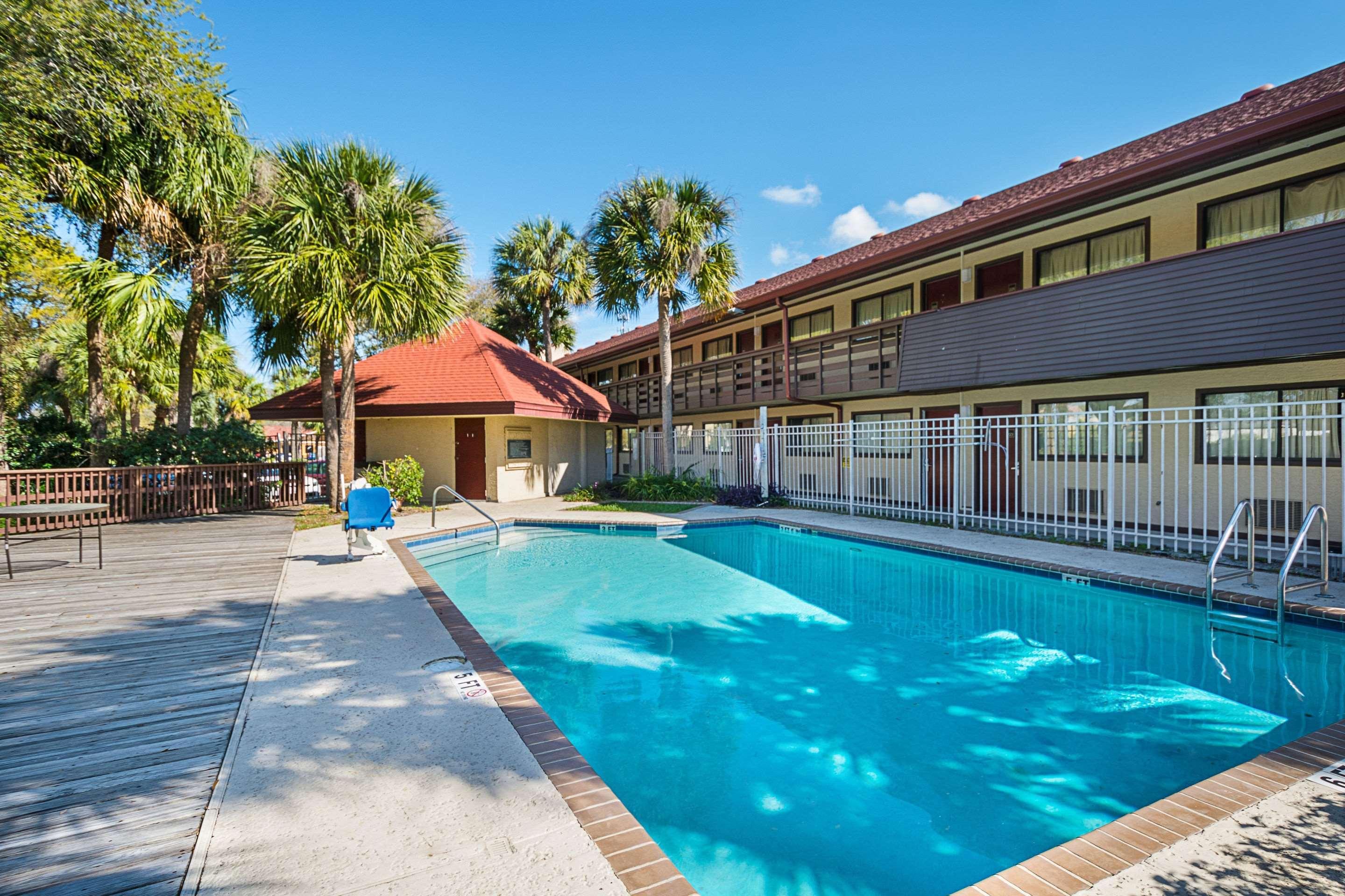 Bay Inn On Busch Tampa Exterior foto